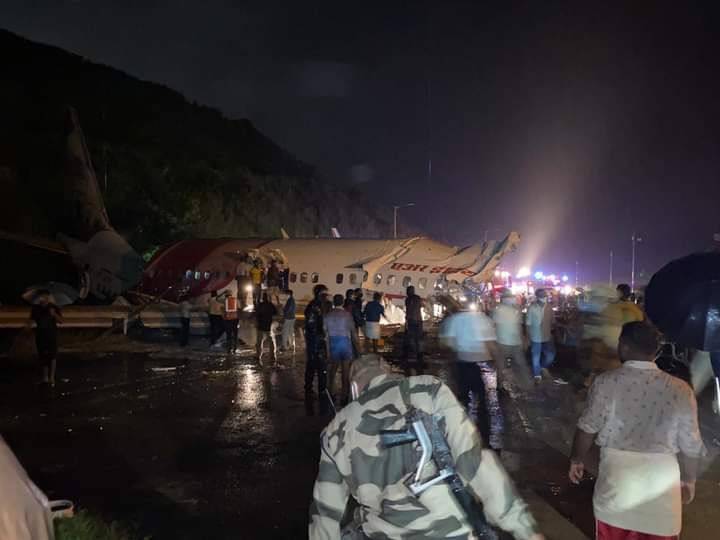 Ao menos 17 mortos após acidente em pouso de avião na Índia