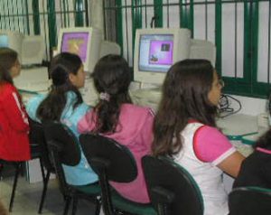 Brasil é segundo pior país em oferta de computadores para estudantes de 15 anos