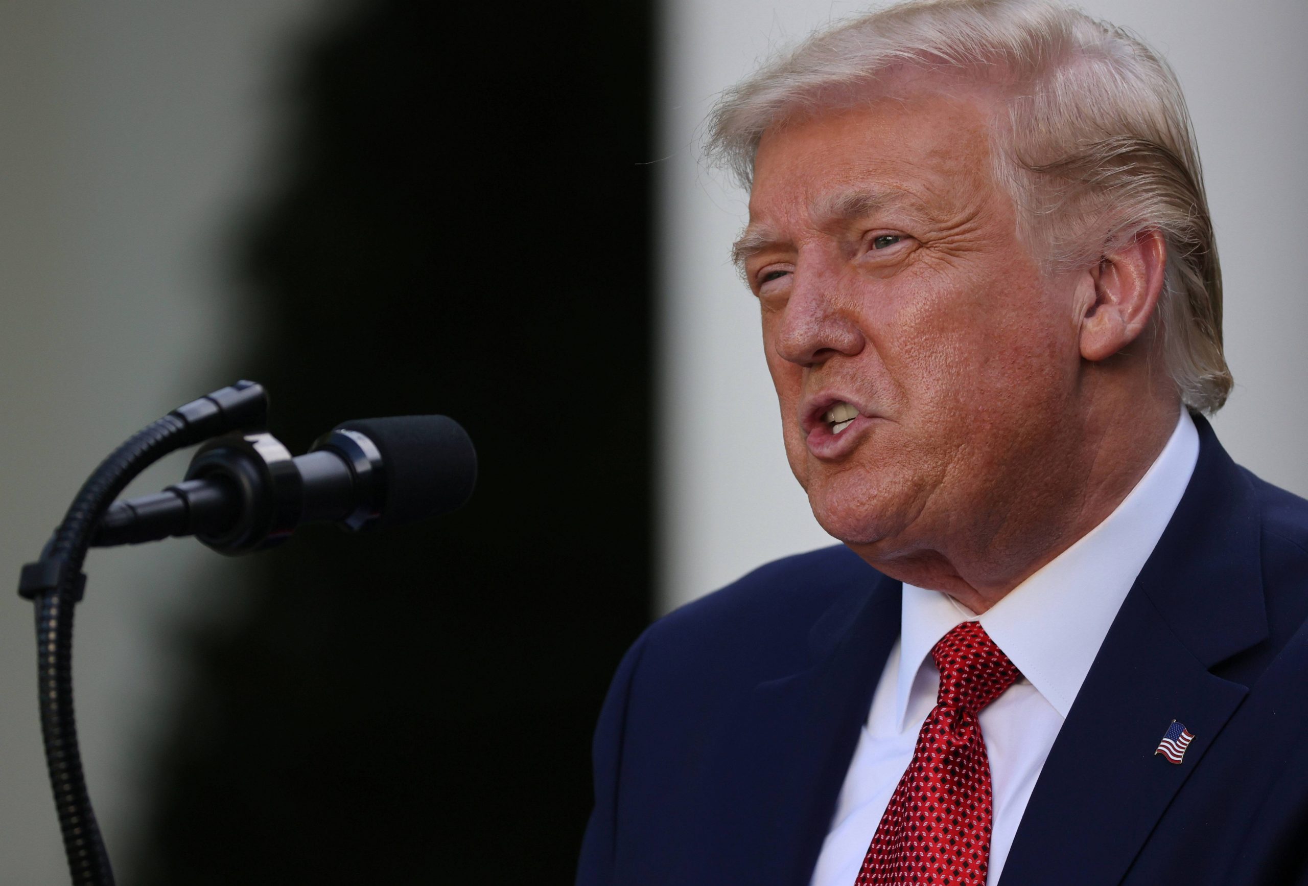 Trump anuncia que EUA buscará restabelecer sanções contra o Irã na ONU