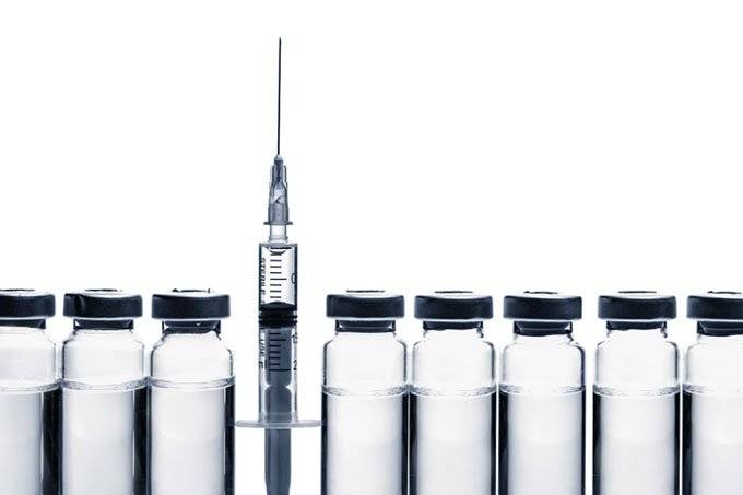 Covid-19: Países ricos compram metade do suprimento de vacinas
