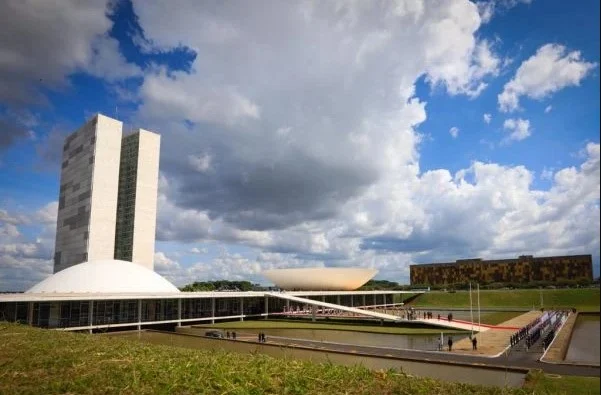 Prefeituras vão receber R$ 3,2 bilhões por “emenda Pix”, diz jornal