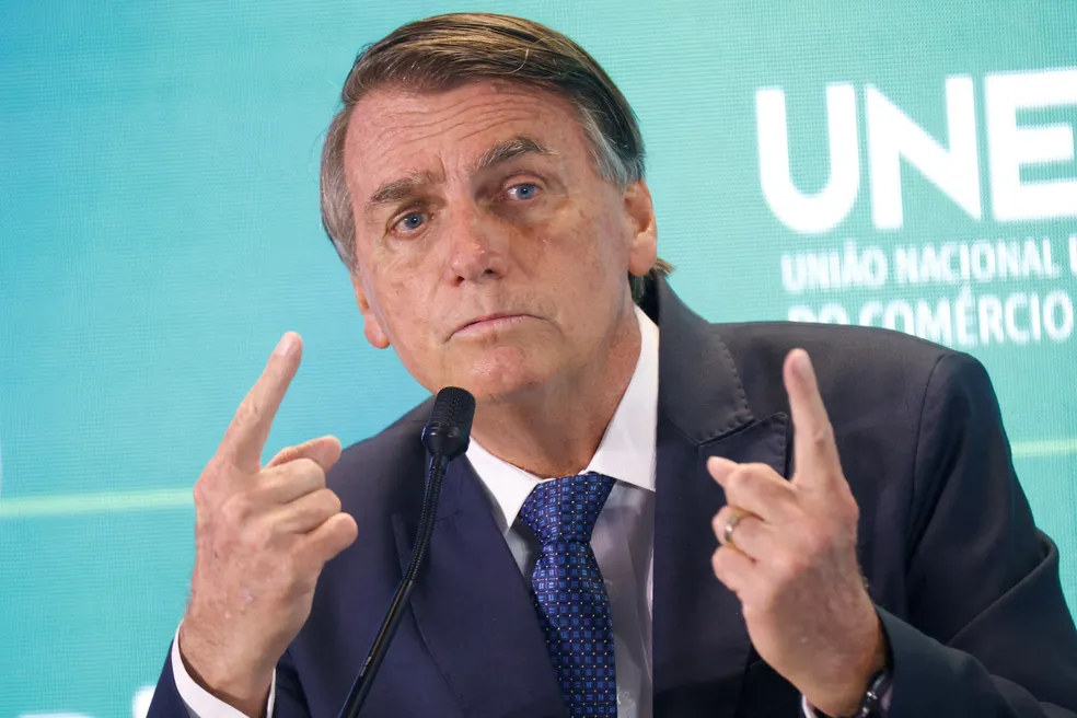 Bolsonaro diz que vai ‘evitar’ concursos para ‘proteger’ os servidores: ‘Máquina no limite’