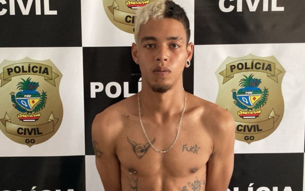Jovem é preso suspeito de matar amigo, enrolar corpo a lençol e jogar em parque de Goiânia; vídeo mostra crime