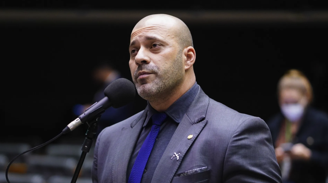 Moraes concede liberdade condicional a Daniel Silveira