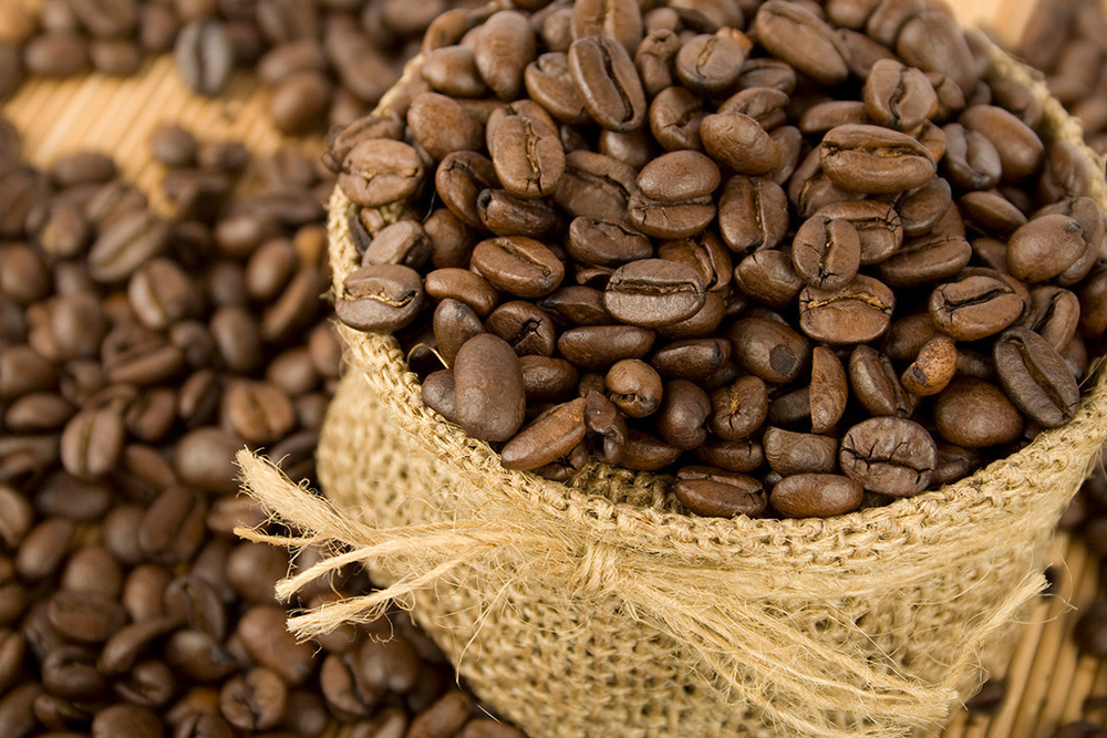 Sobretaxa dos EUA ameaça liderança do Brasil no maior mercado de café do mundo, alerta Cecafé