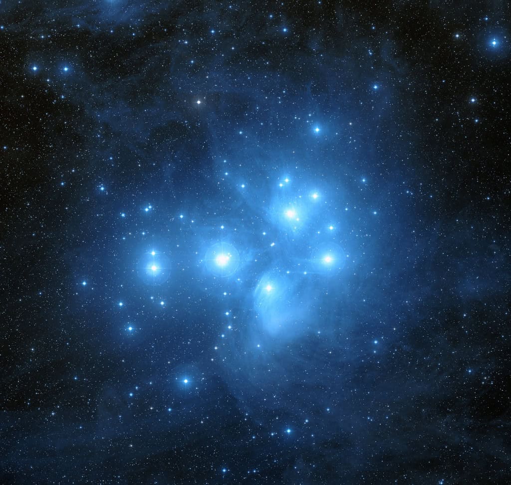Semana promete evento astronômico raro: Lua se encontra com as estrelas do aglomerado “Sete Irmãs”