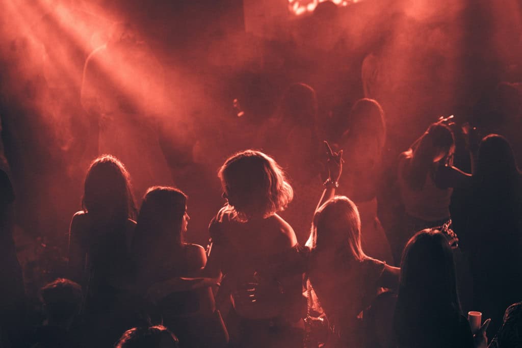 BBC revela esquema de venda de vídeos de mulheres em festas noturnas