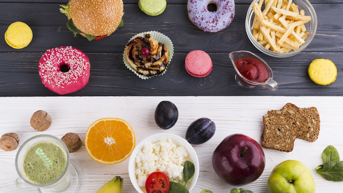Trocar entre uma alimentação balanceada e fast food pode causar desequilíbrios no seu sistema digestivo, aponta pesquisa
