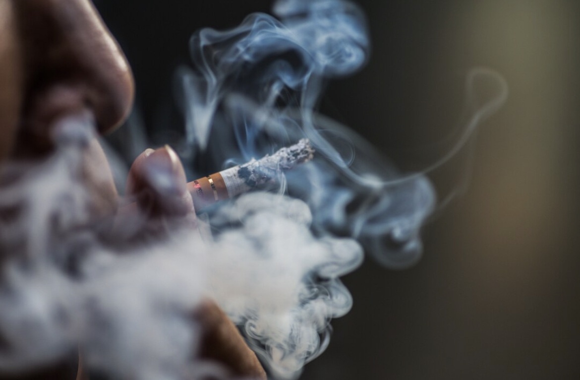 Deixar o cigarro pode retardar o declínio mental na meia-idade