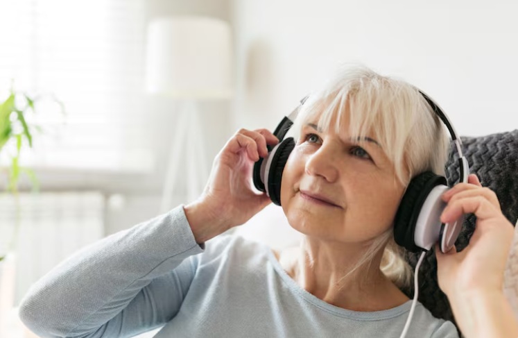 Música na Terceira Idade: Estudo Revela Que Pode Reduzir Chances de Demência