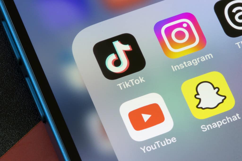 YouTube amplia acesso à ferramenta de identificação de deepfakes por IA para todos os usuários maiores de idade